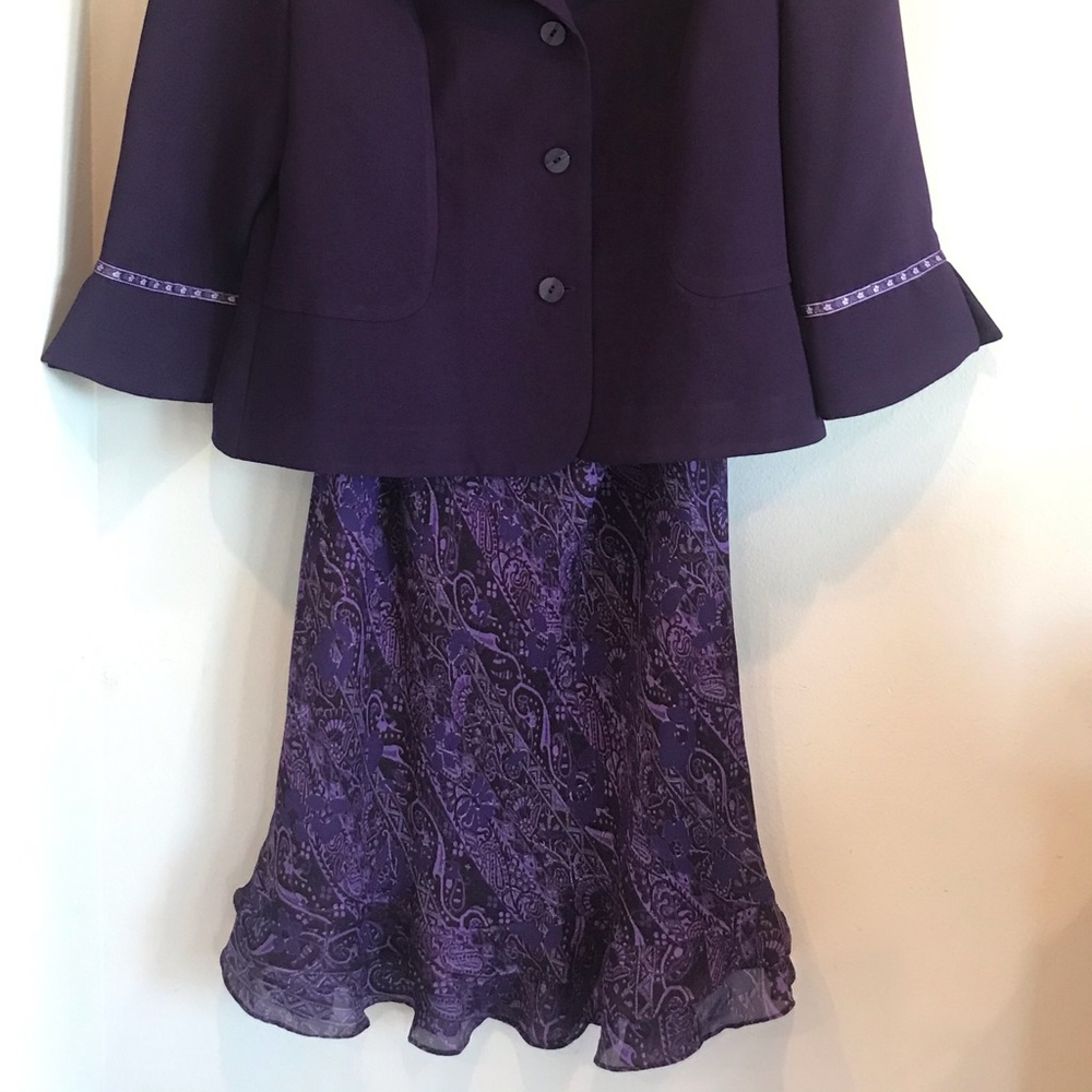 Dresses - Picture 2 of 3